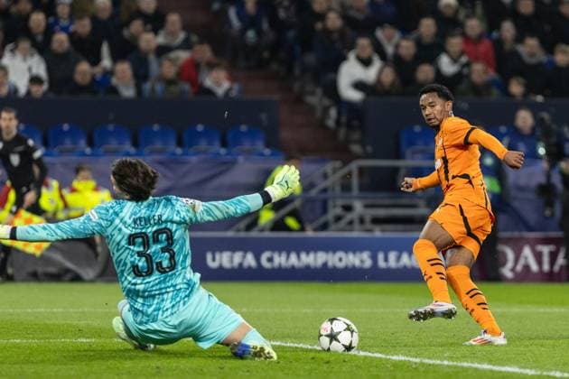 UEFA Champions League FC Shakhtar Donetsk BSC Young Boys 06 11 2024 Eguinaldo FC Shakhtar Donetsk, 7 , Marvin Keller BSC Young Boys, 33 UEFA Champions League FC Shakhtar Donetsk BSC Young Boys Arena AufSchalke, Gelsenkirchen 06 11 2024 Copyright: xBEAUTIFULxSPORTS Buriakovx