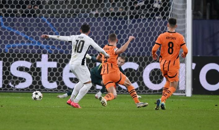 Kastriot Imeri Young Boys Bern , left, scores the goal to 0 1 06 11 2024, Football UEFA Champions League 2024 25, Matchday 4 in Gelsenkirchen, Shakhtar Donetsk Young Boys Bern Gelsenkirchen Veltins Arena Nordrhein Westfalen Germany Team2
