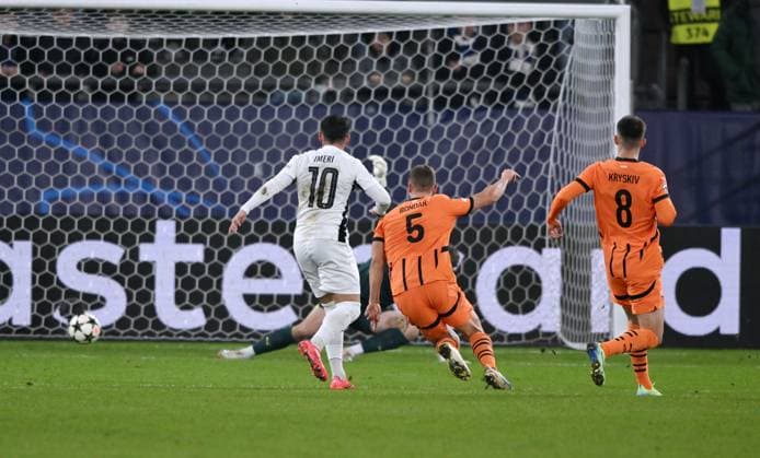 Kastriot Imeri Young Boys Bern , left, scores the goal to 0 1 06 11 2024, Football UEFA Champions League 2024 25, Matchday 4 in Gelsenkirchen, Shakhtar Donetsk Young Boys Bern Gelsenkirchen Veltins Arena Nordrhein Westfalen Germany Team2