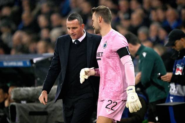 BRUGGE - (l-r) Club Brugge KV coach Nicky Hayen, Club Brugge KV goalkeeper Simon Mignolet during the UEFA Champions League match between Club Brugge and Aston Villa FC at the Jan Breydel Stadium on Nov. 6, 2024 in Bruges, Belgi . ANP Hollandse Hoogte UEFA Champions League 2024 25 League phase 4 2024 25 xVIxANPxSportx xGerritxvanxKeulenxIVx 512838745 originalFilename: 512838745.jpg