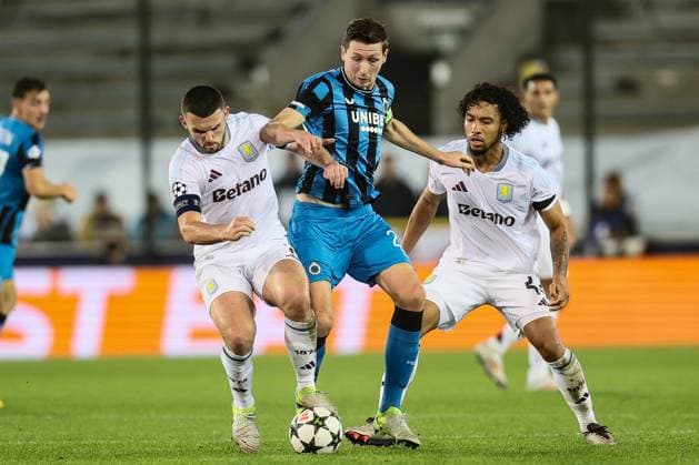 Aston Villa s John McGinn, Club s Hans Vanaken and Aston Villa s Boubacar Kamara fight for the ball during a soccer game between Belgian Club Brugge KV and English Aston Villa F.C., Wednesday 06 November 2024 in Brugge, on the fourth day of the UEFA Champions League league phase. BRUNOxFAHY  x104737613x