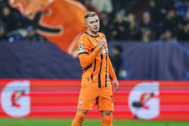 Sport, Football, UEFA Champions League Season 2024 2025 League Phase 4 Matchday FC Shakhtar Donetsk BSC Young Boys 06 11 2024, Arena AufSchalke Goal celebration FC Shakhtar after the equalizer to 1 1 by Oleksandr Zubkov FC Shakhtar, 11 the scorer is happy Gelsenkirchen Arena AufSchalke VELTINS Arena Nordrhein Westfahlen Germany