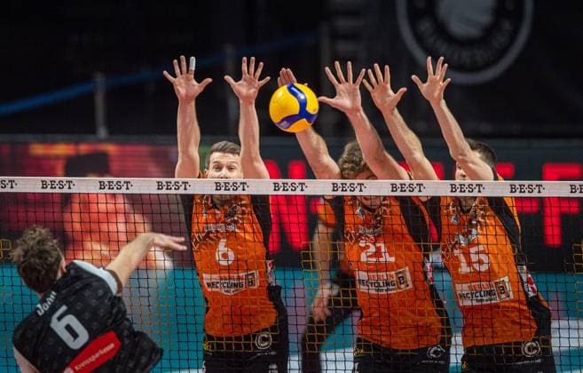 Volleyball, Men, Season 2024 2025, DVV Cup Round of 16 , BR Volleys WWK Volleys Herrsching, f l Filip John Herrsching , Johannes Tille BR Volleys , Tobias Krick BR Volleys , Moritz Reichert BR Volleys , 06 11 2024, Copyright: xSebastianxRäppold MatthiasxKochx