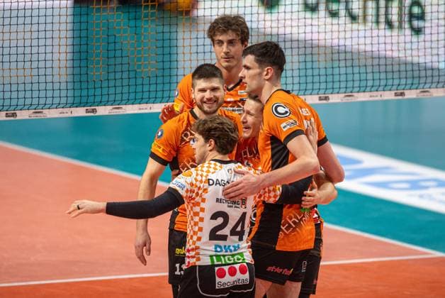 Volleyball, Men, Season 2024 2025, DVV Cup Round of 16 , BR Volleys WWK Volleys Herrsching, f l Ruben Schott BR Volleys , Kyle Dagostino BR Volleys , Tobias Krick BR Volleys , Johannes Tille BR Volleys , Jake Hanes BR Volleys , 06 11 2024, Copyright: xSebastianxRäppold MatthiasxKochx