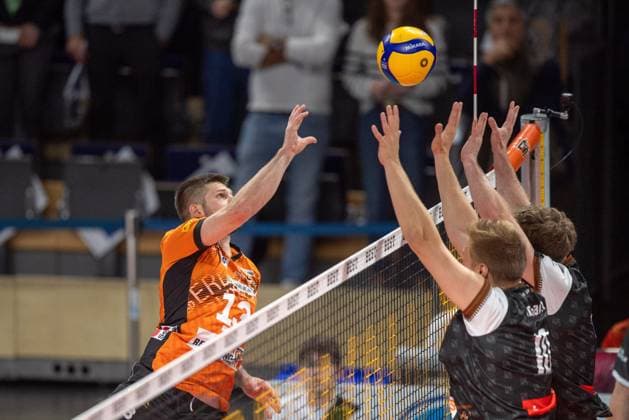 Volleyball, Men, Season 2024 2025, DVV Cup Round of 16, BR Volleys WWK Volleys Herrsching, f l Ruben Schott BR Volleys , Norbert Engemann Herrsching , 06 11 2024, Copyright: xSebastianxRäppold MatthiasxKochx