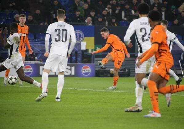 06 11 2024, xgrfx, Football UEFA Champions League, Shakhtar Donetsk Young Boys Bern emspor, v l Tor, Georgiy Sudakov Shakhtar Donetsk DFL DFB REGULATIONS PROHIBIT ANY USE OF PHOTOGRAPHS as IMAGE SEQUENCES and or QUASI VIDEO Gelsenkirchen
