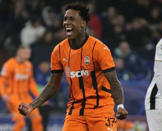 06 11 2024, xgrfx, Football UEFA Champions League, Shakhtar Donetsk Young Boys Bern emspor, v l Kevin Shakhtar Donetsk DFL DFB REGULATIONS PROHIBIT ANY USE OF PHOTOGRAPHS as IMAGE SEQUENCES and or QUASI VIDEO Gelsenkirchen