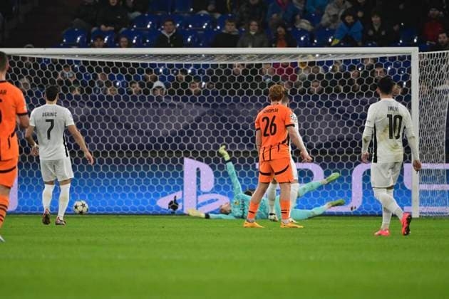 Goal for 2 1 by Georgiy Sudakov Donetsk , Shakhtar Donetsk vs Young Boys Bern Soccer, Champions League, Matchday 4, 06 11 2024 Gelsenkirchen Nordrhein Westfalen Germany Copyright: xkolbert-press MarcxNiemeyerx