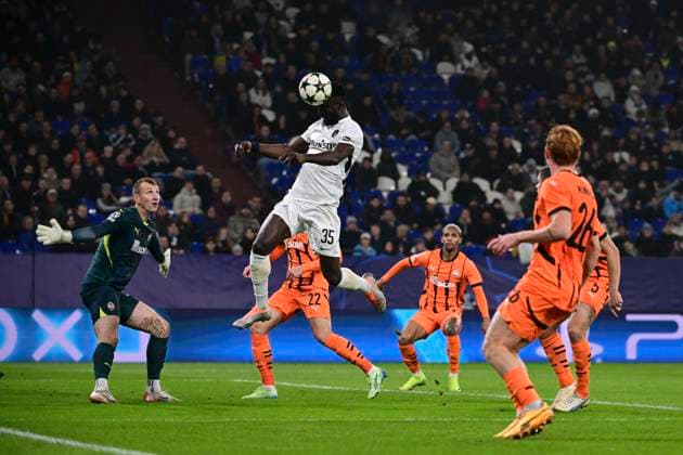 Silvere Ganvoula Bern , Shakhtar Donetsk vs Young Boys Bern Soccer, Champions League, Matchday 4, 06 11 2024 Gelsenkirchen North Rhine-Westphalia Germany Copyright: xkolbert-press MarcxNiemeyerx