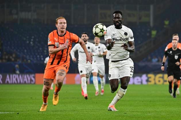 Silvere Ganvoula Bern , Shakhtar Donetsk vs Young Boys Bern Soccer, Champions League, Matchday 4, 06 11 2024 Gelsenkirchen North Rhine-Westphalia Germany Copyright: xkolbert-press MarcxNiemeyerx