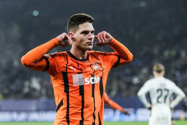 Sport, Football, UEFA Champions League Season 2024 2025 League Phase 4 Matchday FC Shakhtar Donetsk BSC Young Boys 06 11 2024, Arena AufSchalke Goal celebration FC Shakhtar after the goal to 2 1 by Georgiy Sudakov FC Shakhtar, 10 the scorer is happy Gelsenkirchen Arena AufSchalke VELTINS Arena Nordrhein Westfahlen Germany