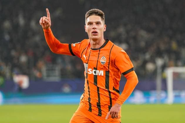 Shakhtar Donetsk UKR vs Young Boys SUI YB Football UEFA Champions League 2024 25, Matchday 4, Shakhtar Donetsk vs Young Boys Bern, Arena AufSchalke Veltins Arena Gelsenkirchen Goal and goal celebration after the 2 1 by Georgiy Sudakov Georgy Sudakov Georgy Sudakov Georgy Sudakov Shakhtar Donetsk, 10 , gesture, facial expression Copyright: xJOERANxSTEINSIEKx