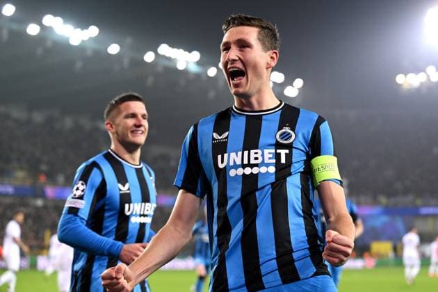 BRUGGE - Hans Vanaken of Club Brugge KV celebrates the 1-0 during the UEFA Champions League match between Club Brugge and Aston Villa FC at the Jan Breydel Stadium on Nov. 6, 2024 in Bruges, Belgi . ANP Hollandse Hoogte UEFA Champions League 2024 25 League phase 4 2024 25 xVIxANPxSportx xGerritxvanxKeulenxIVx 512841004 originalFilename: 512841004.jpg
