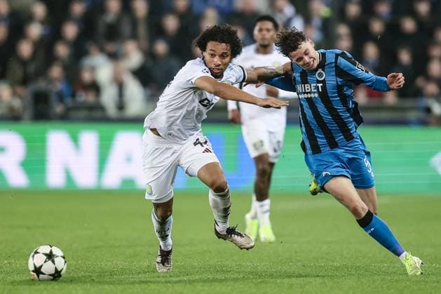 Aston Villa s Boubacar Kamara and Club s Maxim De Cuyper fight for the ball during a soccer game between Belgian Club Brugge KV and English Aston Villa F.C., Wednesday 06 November 2024 in Brugge, on the fourth day of the UEFA Champions League league phase. BRUNOxFAHY  x104741711x