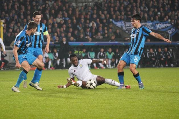 Jhon Duran of Aston Villa cannot get his shot off under pressure from Daniel Perez of Club Brugge Club Brugge v Aston Villa, UEFA Champions League, Group Stage, Football, Jan Breydel Stadium, Brussels, Belgium - 06 Nov 2024 EDITORIAL USE ONLY No use with unauthorised audio, video, data, fixture lists, club league logos or live services. Online in-match use limited to 120 images, no video emulation. No use in betting, games or single club league player publications. Copyright: xDavexWinter Shutterstockx 14863799bh