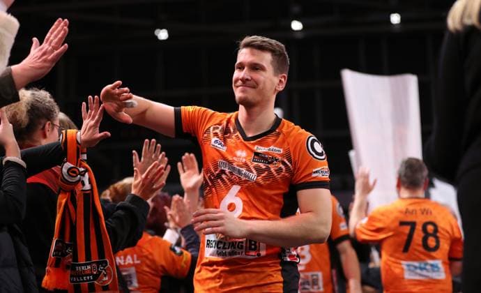 Johannes Tille cheers with the fans after the end of the game Joy Emotion Cheers Sport Volleyball DVV Cup Mens Round of 16 Season 2024 2025 06 11 2024 BR Volleys Berlin BRV vs WWK Volleys Herrsching
