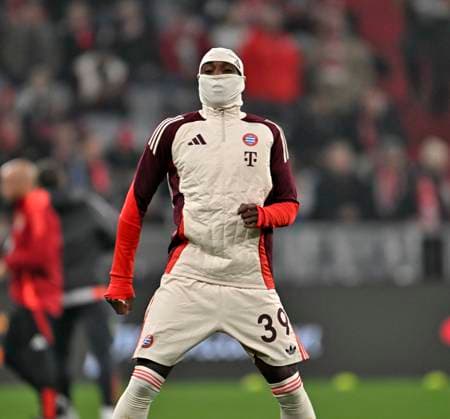 06 11 2024, Football UEFA Championsleague 2024 2025 Matchday 4, FC Bayern Munich Benfica Lisbon, in the Allianz Arena Munich Mathys Tel Bayern Munich freezes DFL and DFB regulations prohibit any use of photographs as image sequences and or quasi video