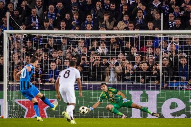BRUGES, BELGIUM - NOVEMBER 6: Hans Vanaken of Club Brugge KV shoots to score his team s first goal from the penalty spot past Aston Villa FC goalkeeper Emiliano Martinez during the UEFA Champions League 2024 25 League Phase MD4 match between Club Brugge KV and Aston Villa FC at Jan Breydelstadion on November 6, 2024 in Bruges, Belgium. (Photo by Rene Nijhuis) SOC  Copyright: xRenexNijhuis