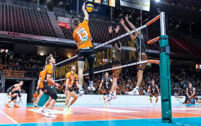 06 11 24, Berlin, Volleyball 1 Bundesliga, Men, DVV Cup, Round of 16 BR Volleys WWK Volleys Herrsching, Max Schmeling Halle Berlins Ruben Schott plays the ball over the net BR Volleys WWK Volleys Herrsching,