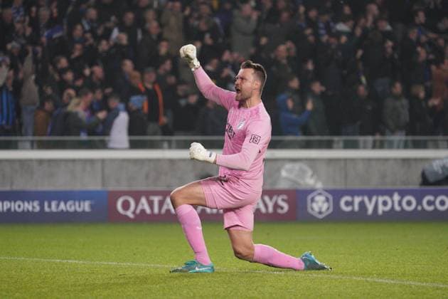 Simon Mignolet of Club Brugge celebrates after his side wins 1-0 Club Brugge v Aston Villa, UEFA Champions League, Group Stage, Football, Jan Breydel Stadium, Brussels, Belgium - 06 Nov 2024 EDITORIAL USE ONLY No use with unauthorised audio, video, data, fixture lists, club league logos or live services. Online in-match use limited to 120 images, no video emulation. No use in betting, games or single club league player publications. Copyright: xDavexWinter Shutterstockx 14863799ca