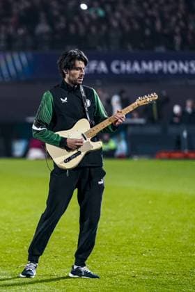 ROTTERDAM, 6-11-2024, Stadium de Kuip, Champions League, 2024 2025, Feyenoord - Red Bull Salzburg, Gitar player Feyenoord - RB Salzburg  x26682867x Copyright: