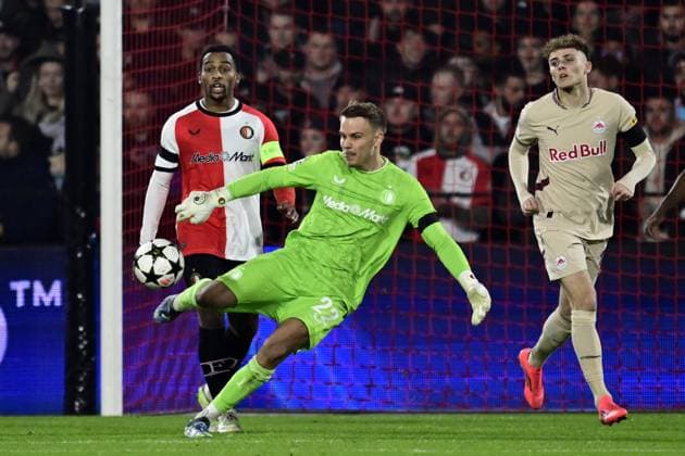 ROTTERDAM - Feyenoord goalkeeper Timon Wellenreuther during the UEFA Champions League match between Feyenoord Rotterdam and FC RB Salzburg at Feyenoord Stadium de Kuip on Nov. 6, 2024 in Rotterdam, Netherlands. ANP OLAF KRAAK UEFA Champions League 2024 25 League Phase MD4 2024 25 xVIxANPxSportx xxANPxIVx 512844907 originalFilename: 512844907.jpg