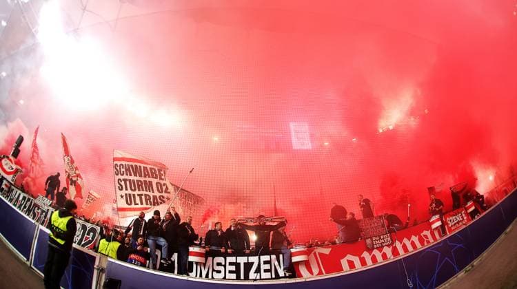 06 11 2024, Germany, Stuttgart, Football Champions League, VfB Stuttgart vs Atalanta Bergamo, VfB fans set off pyro