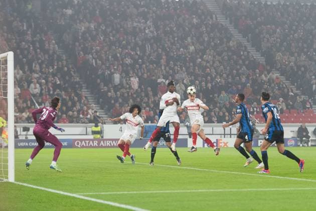 Goal chance, Anthony Rouault VfB Stuttgart 29 , v li Marco Carnesecchi Atalanta Bergamo, 29 , Anrie Chase VfB Stuttgart, 45 , El Bilal Toure VfB Stuttgart, 10 , Anthony Rouault VfB Stuttgart 29 , Isak Hien Atalanta Bergamo, 04 , Berat Djimsiti Atalanta Bergamo, 19 GER, VfB Stuttgart vs Atalanta Bergamo, Football, Men, UEFA Champions League, Matchday 4, Season 2024 2025, 06 11 2024, GER, VfB Stuttgart vs Atalanta Bergamo, Football, Men, UEFA Champions League, Matchday 4, Season 2024 2025, 06 11 2024 Stuttgart Copyright: xEibner-Pressefoto WolfgangxFrankx EP_WFK