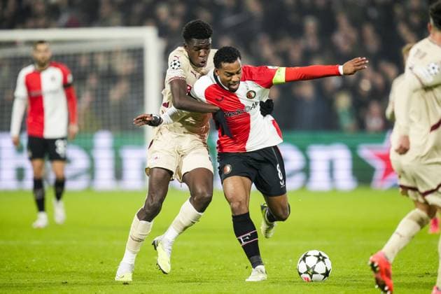 UEFA Champions League: Feyenoord v FC Red Bull Salzburg Rotterdam - Lucas Gourna-Douath of RB Salzburg, Quinten Timber of Feyenoord during the fourth round of the new format of The Champions League 2024 2025. The match is set between Feyenoord and FC Red Bull Salzburg at Stadion Feijenoord De Kuip on 6 November 2024 in Rotterdam, The Netherlands. Copyright: xYannickxVerhoevenx