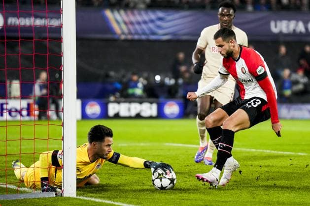 UEFA Champions League: Feyenoord v FC Red Bull Salzburg Rotterdam - RB Salzburg keeper Janis Blaswich, David Hancko of Feyenoord during the fourth round of the new format of The Champions League 2024 2025. The match is set between Feyenoord and FC Red Bull Salzburg at Stadion Feijenoord De Kuip on 6 November 2024 in Rotterdam, The Netherlands. Copyright: xYannickxVerhoevenx