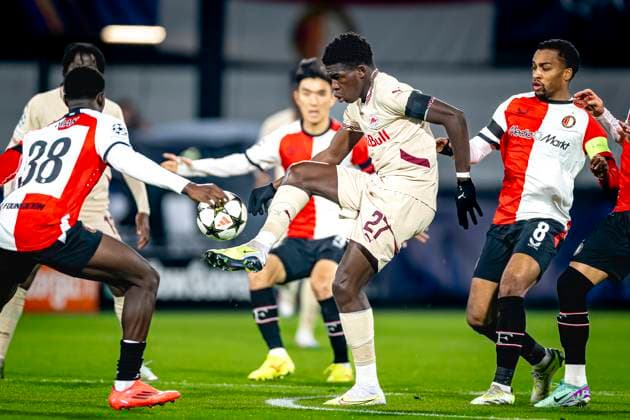 Red Bull Salzburg midfielder Lucas Gourna Douath, Feyenoord Rotterdam midfielder Quinten Timber, during the match Feyenoord Salzburg at the Feyenoord stadium De Kuip for the UEFA Champions League phase Matchday 4 season 2024 2025 in ROTTERDAM, Netherlands on 6 november 2024, photo by Marcel van Dorst EYE4images DeFodi Images not used in POL SRB CRO FRA GBR NED ITA USA Defodi 746 198367 Defodi-746 not used in POL SRB CRO FRA GBR NED ITA USA
