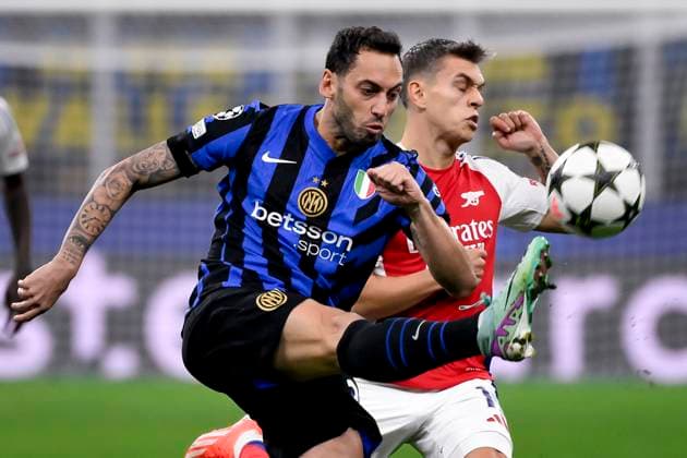 Hakan Calhanoglu of FC Internazionale and Leandro Trossard of Arsenal FC during the UEFA Champions League 2024 2025 football match between FC Internazionale and Arsenal FC at San Siro stadium in Milano (Italy), November 6, 2024. AndreaxStaccioli