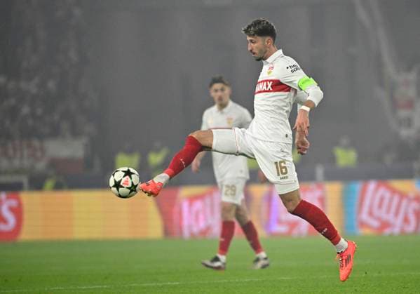 Atakan Karazor VfB Stuttgart 16 Action on the ball Champions League VfB Stuttgart vs Atalanta BC Bergamo 05 11 2024 DFL REGULATIONS PROHIBIT ANY USE OF PHOTOGRAPHS AS IMAGE SEQUENCES AND OR QUASI VIDEO Champions League VfB Stuttgart vs Atalanta BC Bergamo