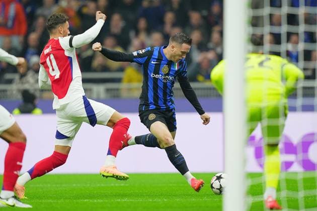 Inter Milan s Piotr Zielinski during the Uefa Champions League soccer match between Inter and Arsenal a at the San Siro Stadium in Milan, north Italy - Wednesday , November 6 , 2024. - Soccer .  Copyright: xSpada LaPressex