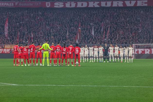 Munich, Alianz Arena UEFA Champions League 2024 25 on 6 11 2024 Matchday 4 FC Bayern Munich SL Benfica v l , minute of silence before the match DFL DFB REGULATIONS PROHIBIT ANY USE OF PHOTOGRAPHS as IMAGE SEQUENCES and or QUASI VIDEO Copyright: JoaquimxFerreira