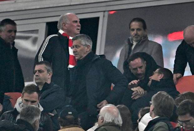 06 11 2024, Football UEFA Championsleague 2024 2025 Matchday 4, FC Bayern Munich Benfica Lisbon, in the Allianz Arena Munich Franck Ribery Bayern Munich in conversation with Honorary President and Supervisory Board Member Uli Hoeneß FC Bayern, Hoeness and President Herbert Hainer FC Bayern and Manager Max Eberl FC Bayern Munich DFL and DFB regulations prohibit any use of photographs as image sequences and or quasi video