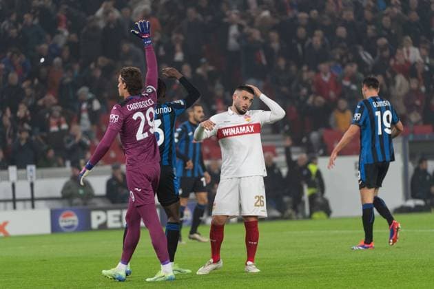 Deniz Undav VfB Stuttgart 26 after a scoring chance, left, Marco Carnesecchi Atalanta Bergamo, 29 GER, VfB Stuttgart vs Atalanta Bergamo, Football, Men, UEFA Champions League, Matchday 4, 2024 2025 season, 06 11 2024, GER, VfB Stuttgart vs Atalanta Bergamo, Football, Men, UEFA Champions League, Matchday 4, 2024 2025 season, 06 11 2024 Stuttgart Copyright: xEibner-Pressefoto WolfgangxFrankx EP_WFK