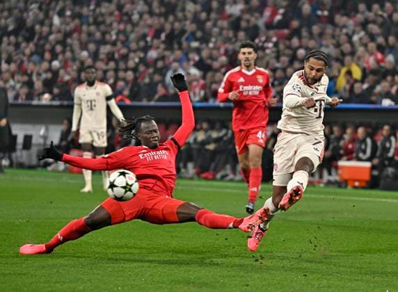 06 11 2024, Football UEFA Championsleague 2024 2025 Matchday 4, FC Bayern Munich Benfica Lisbon, at Allianz Arena Munich v l Issa Kabore Benfica Lisbon v Serge Gnabry FC Bayern Munich DFL and DFB regulations prohibit any use of photographs as image sequences and or quasi video