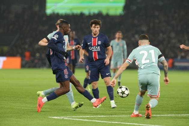 PSG-Atlético Madrid PHOTOPQR LE PARISIEN Olivier Lejeune ; ; 06 11 2024 ; À l occasion de la quatrième journée de Ligue des Champions, le Paris Saint-Germain reçoit l Atlético Madrid ce mercredi 6 novembre 2024 au Parc des Princes. PH : O.Lejeune Ousmane Dembelé, Joao Neves et Javier Galan (vue de dos) France  Copyright: xPHOTOPQR LExPARISIEN MAXPPPxLP OlivierxLejeunex 20241106LPA2347 20241106LPA2347