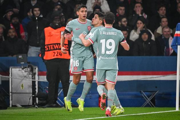 November 6, 2024, Paris, France, France: Nahuel MOLINA of Atletico Madrid celebrate his goal with teammates during the UEFA Champions League, League Phase MD4 match between Paris Saint-Germain and Atletico de Madrid at Parc des Princes Stadium on November 06, 2024 in Paris, France. Paris France - ZUMAm308 20241106_zsp_m308_005 Copyright: xMatthieuxMirvillex