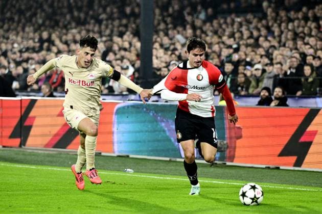 ROTTERDAM - (l-r) Nicolas Capaldo of FC RB Salzburg, Hugo Bueno of Feyenoord during the UEFA Champions League match between Feyenoord Rotterdam and FC RB Salzburg at Feyenoord Stadium de Kuip on Nov. 6, 2024 in Rotterdam, Netherlands. ANP OLAF CRACK UEFA Champions League 2024 25 League Phase MD4 2024 25 xVIxANPxSportx xxANPxIVx 512847061 originalFilename: 512847061.jpg
