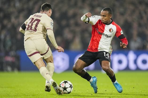 UEFA Champions League: Feyenoord v FC Red Bull Salzburg Rotterdam - Oscar Gloukh of RB Salzburg, Igor Paixao of Feyenoord during the fourth round of the new format of The Champions League 2024 2025. The match is set between Feyenoord and FC Red Bull Salzburg at Stadion Feijenoord De Kuip on 6 November 2024 in Rotterdam, The Netherlands. Copyright: xTomxBodex