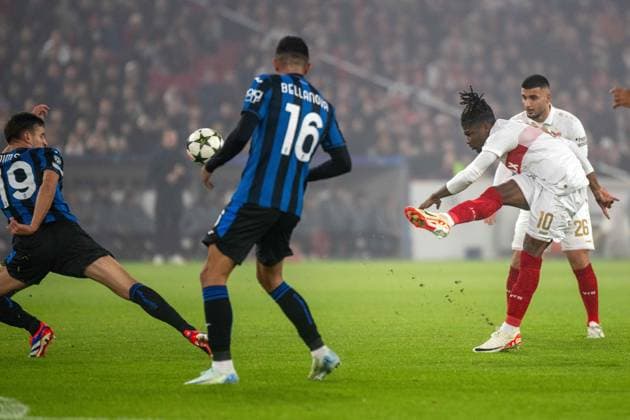 Berat Djimsiti, Raoul Bellanova Atalanta BC , El Bilal Toure and Deniz Undav VfB Stuttgart xettx, Germany, Stuttgart, 06 11 2024, Football, UEFA Champions League VfB Stuttgart vs Atalanta Bergamo, Season 2024 2025, Match Day 4, MHP Arena Photo A2 Bildagentur Peter Hartenfelser