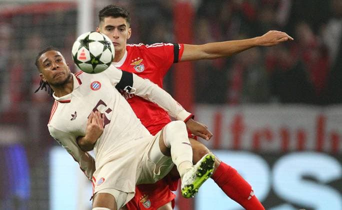Olise - Antonio Silva , UEFA Champions League FC Bayern München-Benfica Lissabon, Fußball in der Allianz Arena Stadion , München , Bayern, Deutschland . November 06, 2024 . Photo by: Davide Elias Ipa Photo Pressefoto DENL Copyright: xDavidexEliasx