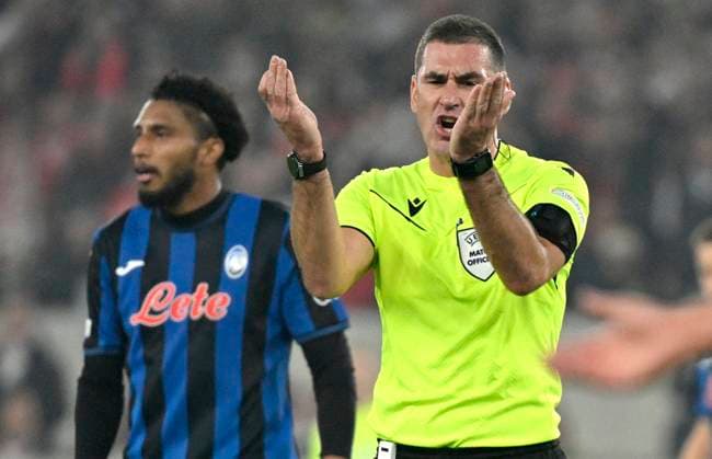 Referee Referee Rade Obrenovic SVN Gesture Gesture Ball no foul Ederson Atalanta BC Bergamo 13 Champions League VfB Stuttgart vs Atalanta BC Bergamo 05 11 2024 DFL REGULATIONS PROHIBIT ANY USE OF PHOTOGRAPHS AS IMAGE SEQUENCES AND OR QUASI VIDEO Champions League VfB Stuttgart vs Atalanta BC Bergamo