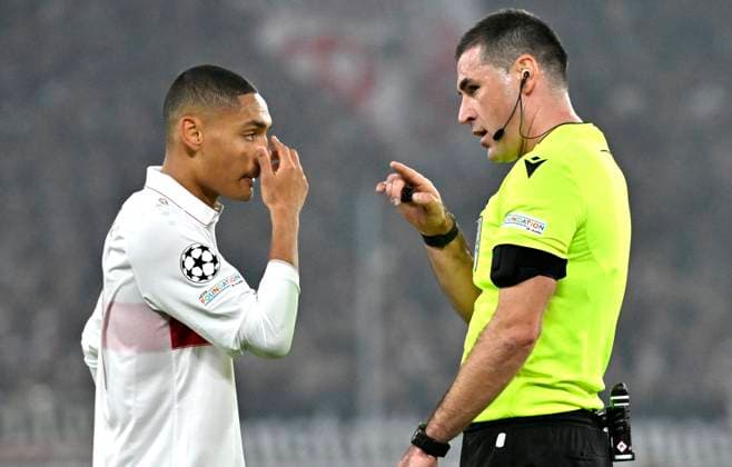 Referee Referee Rade Obrenovic SVN Gesture Gesture in conversation Discussion with Enzo Millot VfB Stuttgart 08 Champions League VfB Stuttgart vs Atalanta BC Bergamo 05 11 2024 DFL REGULATIONS PROHIBIT ANY USE OF PHOTOGRAPHS AS IMAGE SEQUENCES AND OR QUASI VIDEO Champions League VfB Stuttgart vs Atalanta BC Bergamo
