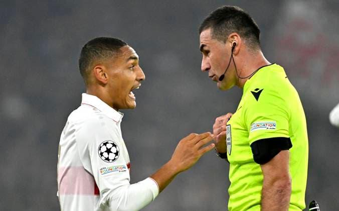 Referee Referee Rade Obrenovic SVN Gesture Gesture in conversation Discussion with Enzo Millot VfB Stuttgart 08 Champions League VfB Stuttgart vs Atalanta BC Bergamo 05 11 2024 DFL REGULATIONS PROHIBIT ANY USE OF PHOTOGRAPHS AS IMAGE SEQUENCES AND OR QUASI VIDEO Champions League VfB Stuttgart vs Atalanta BC Bergamo