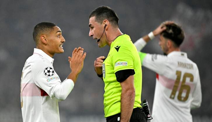 Referee Referee Rade Obrenovic SVN Gesture Gesture in conversation Discussion with Enzo Millot VfB Stuttgart 08 Atakan Karazor VfB Stuttgart 16 Champions League VfB Stuttgart vs Atalanta BC Bergamo 05 11 2024 DFL REGULATIONS PROHIBIT ANY USE OF PHOTOGRAPHS AS IMAGE SEQUENCES AND OR QUASI VIDEO Champions League VfB Stuttgart vs Atalanta BC Bergamo