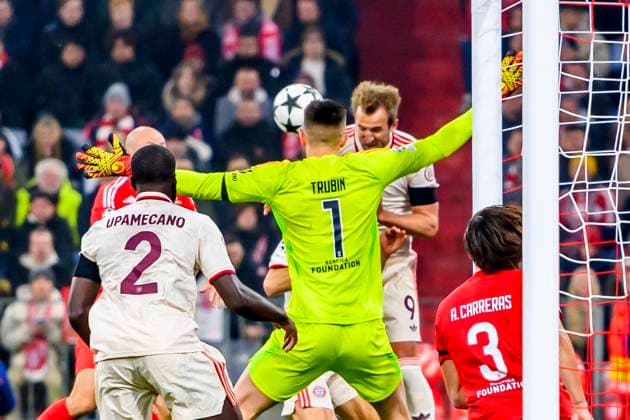 GER, UEFA CL, FC Bayern Muenchen GER vs Benfica Lisbon PRT 06 11 2024, Allianz Arena, Muenchen, GER, UEFA CL, FC Bayern Muenchen GER vs Benfica Lisbon PRT , UEFA regulations prohibit any use of photographs as image sequences and or quasi video, in the picture Harry Kane FCB 9 at the header with Anatolij Trubin Benfica 1 Dayot Upamecano FCB 2 nordphotoxGmbHx xStraubmeier nph00004