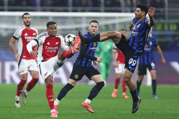 Sport Bilder des Tages Gabriel of Arsenal battles with Mehdi Taremi of Inter Milan Inter Milan v Arsenal, UEFA Champions League, Group Stage, Football, San Siro Stadium, Milan, Italy - 06 Nov 2024 EDITORIAL USE ONLY No use with unauthorised audio, video, data, fixture lists, club league logos or live services. Online in-match use limited to 120 images, no video emulation. No use in betting, games or single club league player publications. Copyright: xMarcoxCanienero Shutterstockx 14863816y